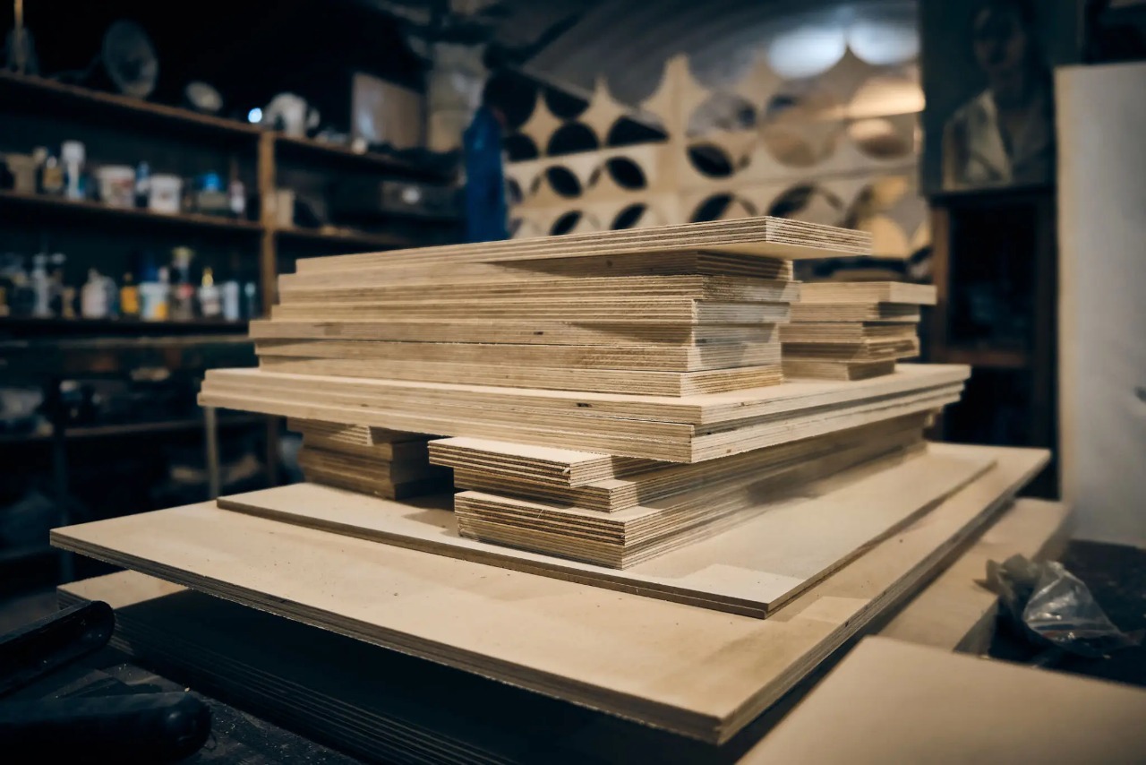 Cut-to-size plywood sheets for furniture manufacturing